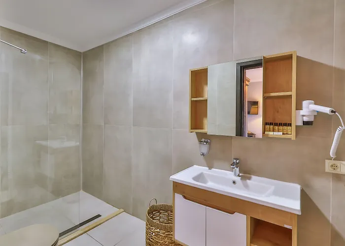 In House (adults Only) Hostel