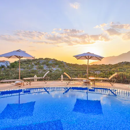 In House (adults Only) * Κας