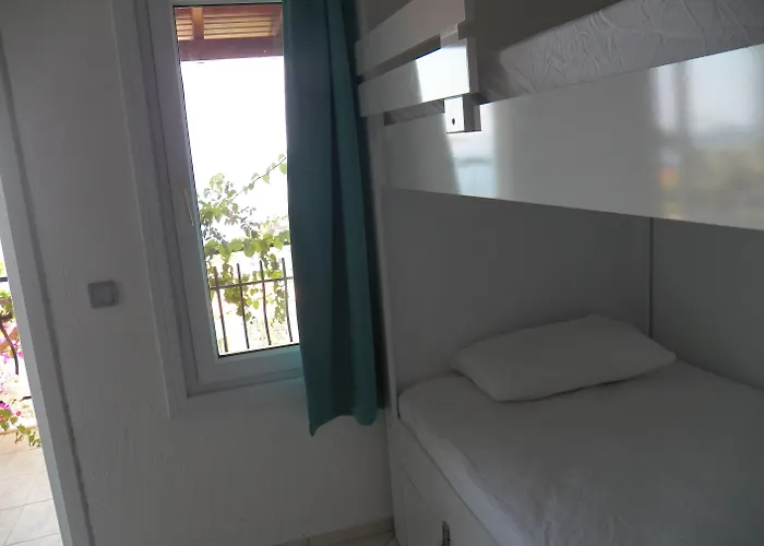 In House (adults Only) Hostel *