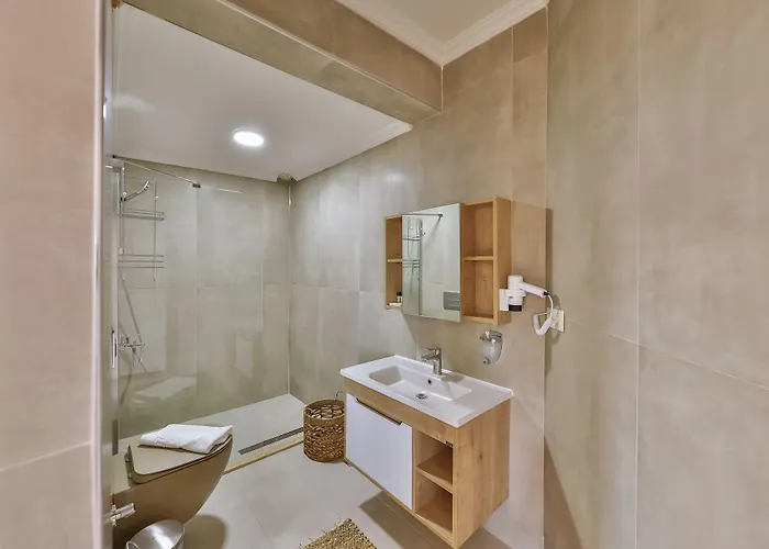 In House (adults Only) Hostel *